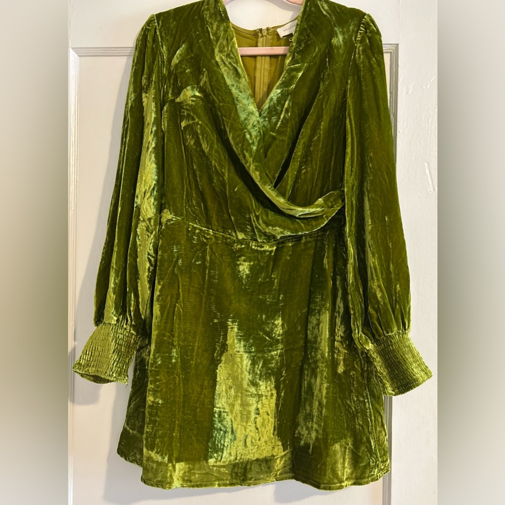 NWOT - Melloday Long Sleeve Velvet Dress in Green - Size Medium